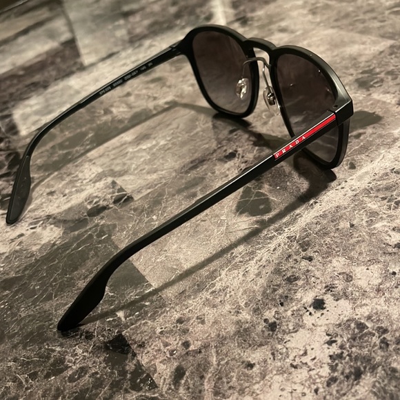 Prada sunglasses - Picture 2 of 6